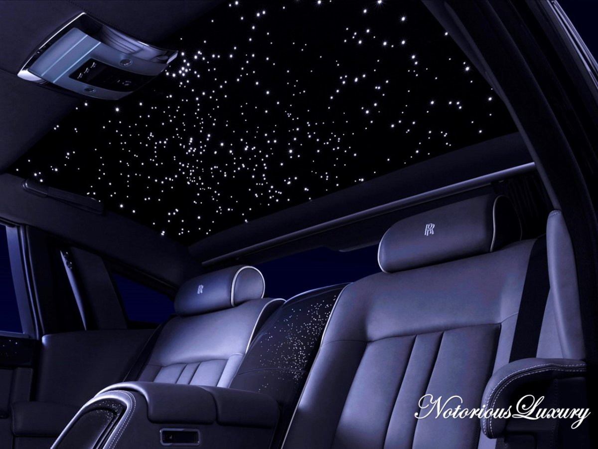 Rolls Royce Phantom 2020 звездное небо