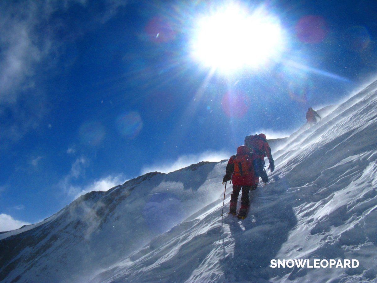 Альпинист совершает восхождение на пик высота которого 3780