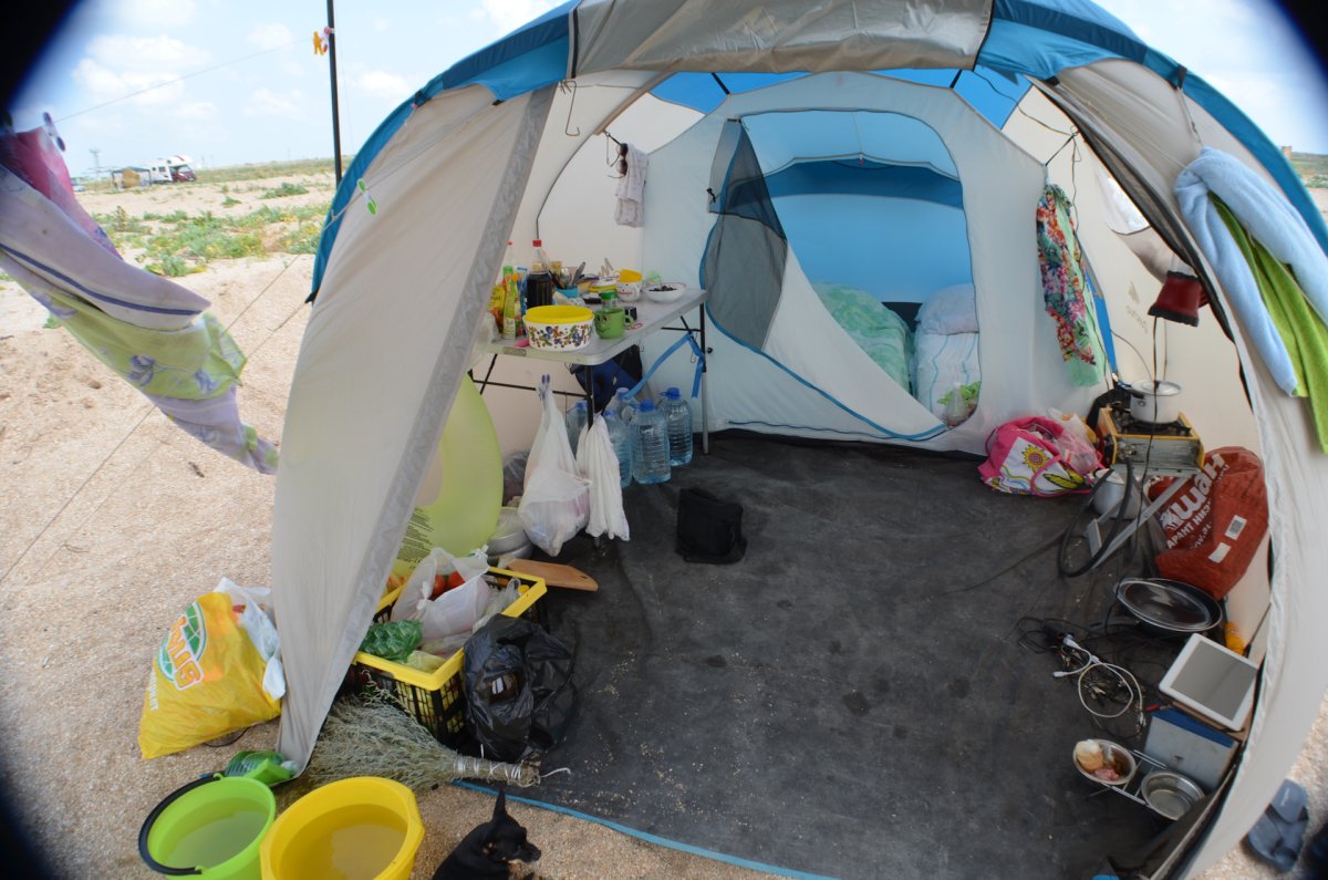 Кемпинг на Азовском море с палатками