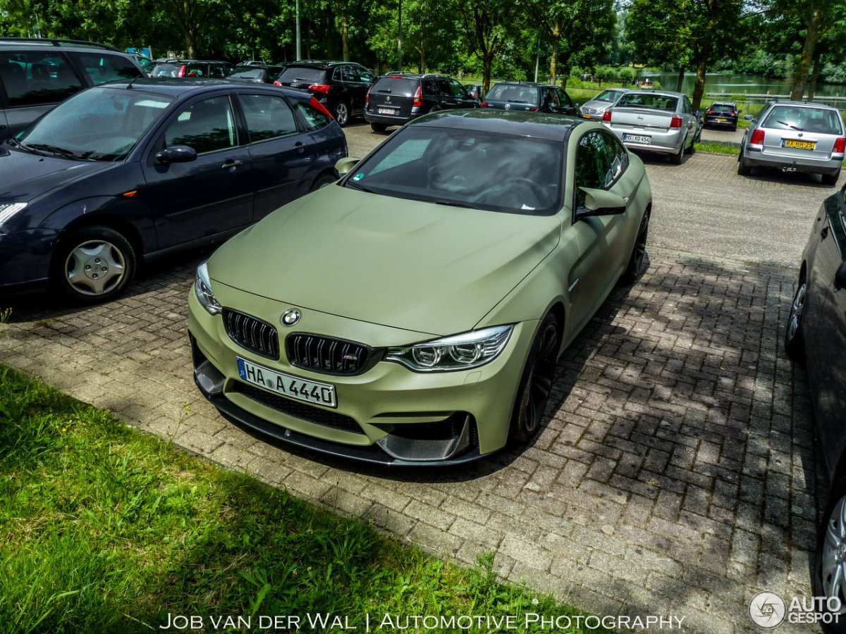 BMW m4 хаки