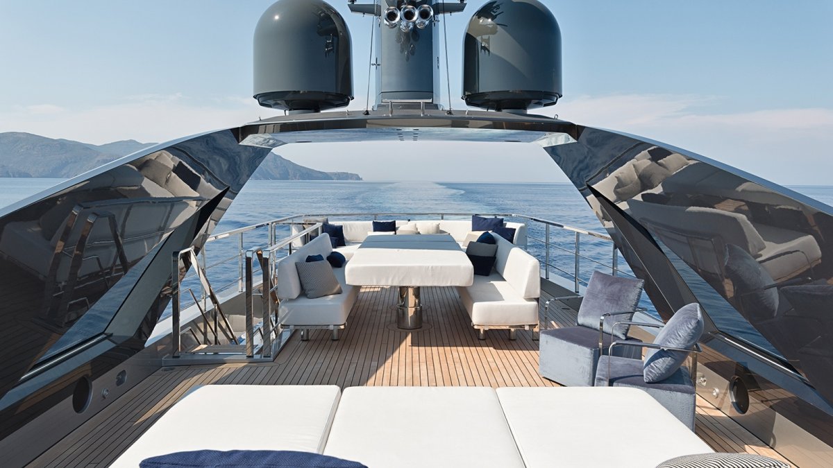 Flying Dagger Yacht