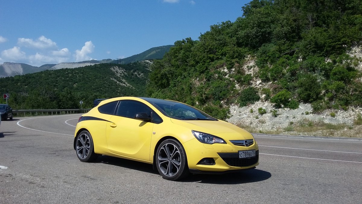 Opel Astra GTC 2013 1.4 турбо