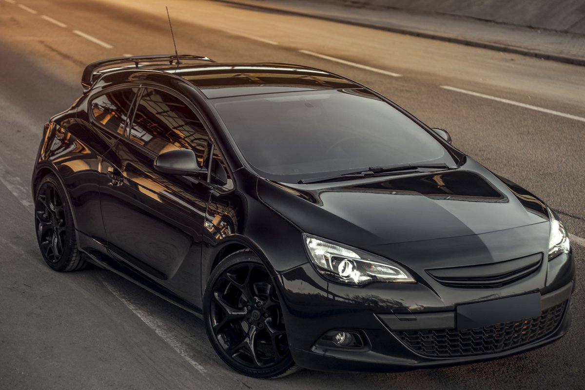 Opel Astra GTC 2014 черный
