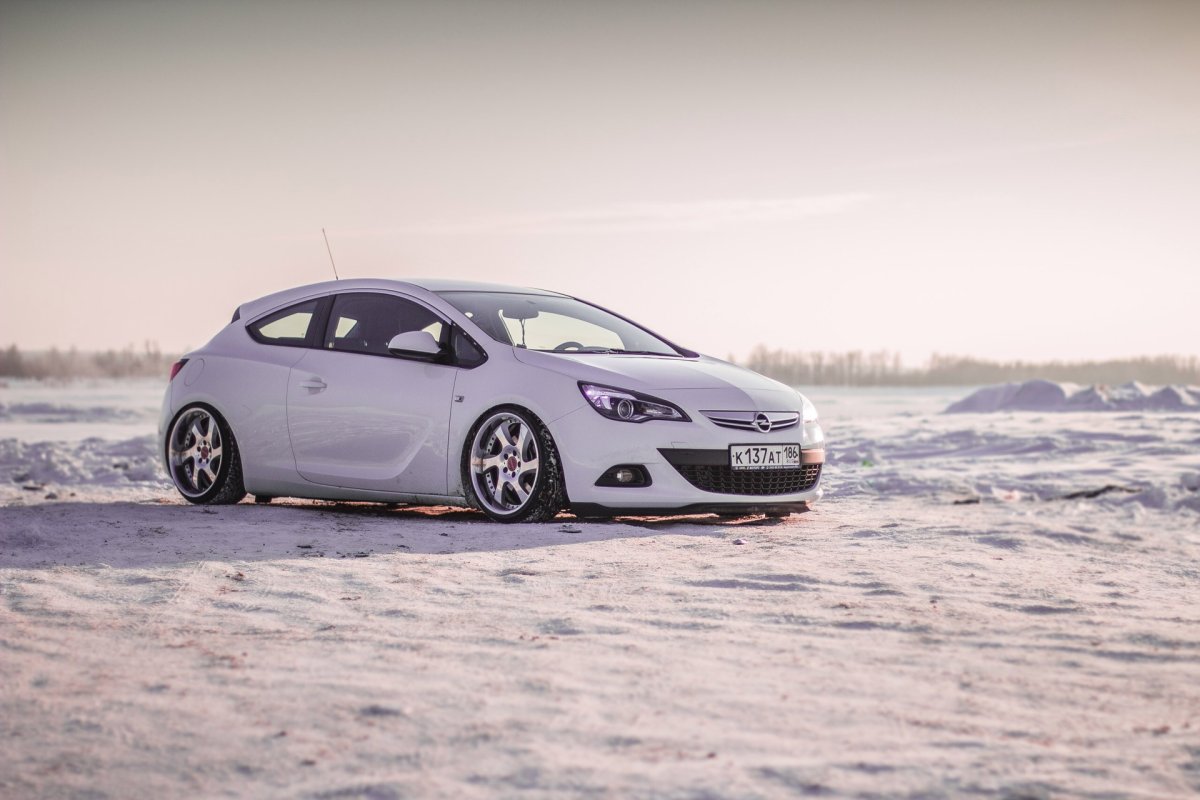 Opel Astra GTC stance
