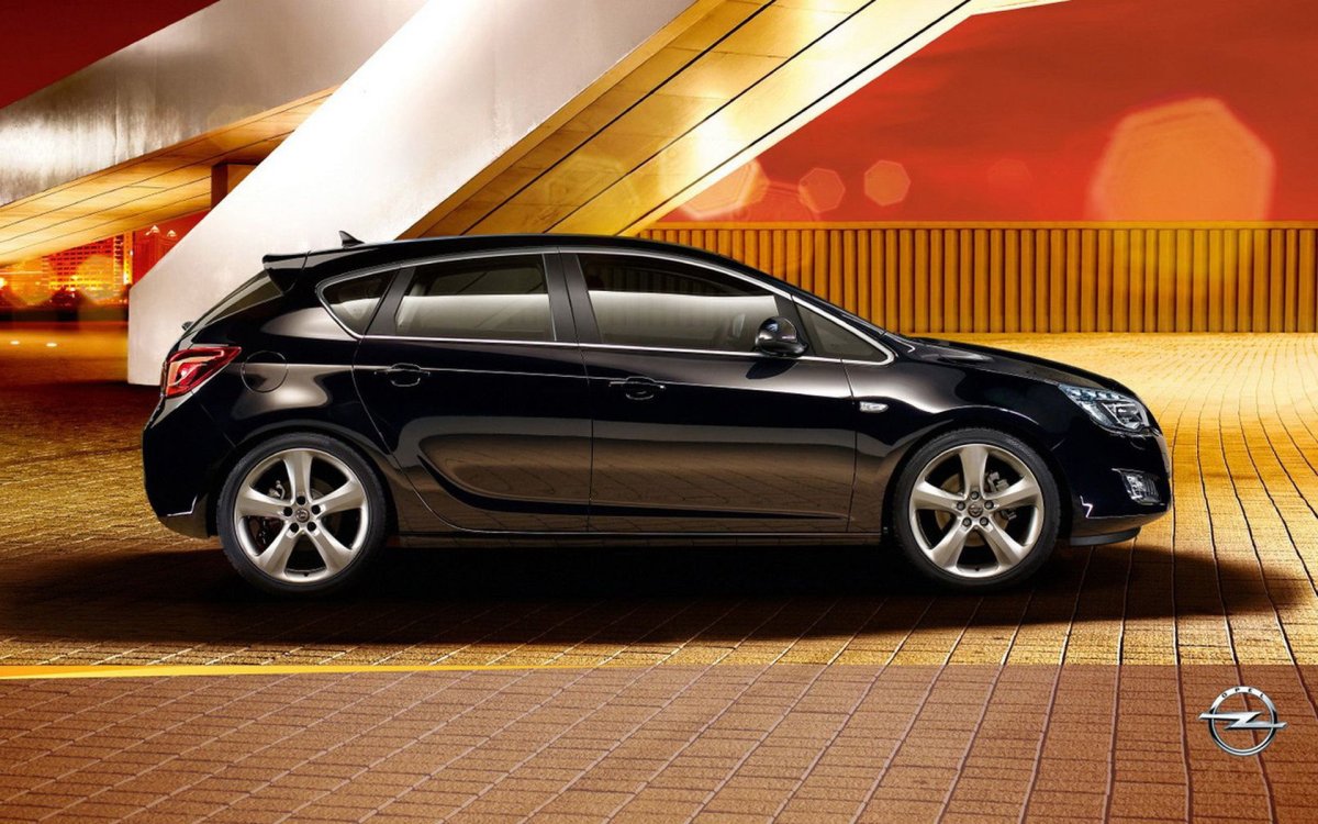 Opel Astra j черный