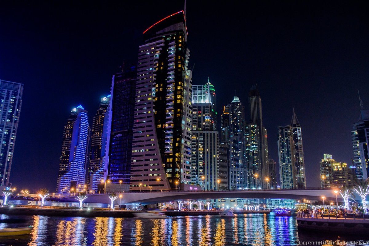 Ночной порт Дубаи