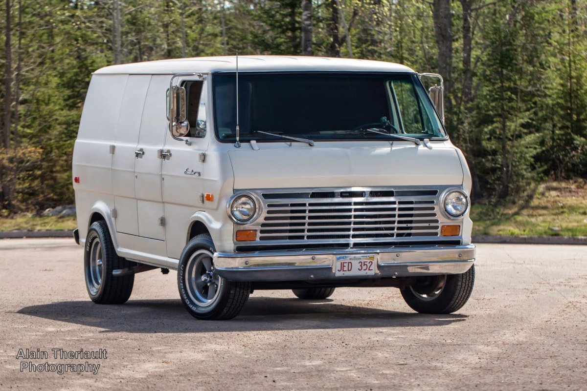 Ford Econoline van 1972
