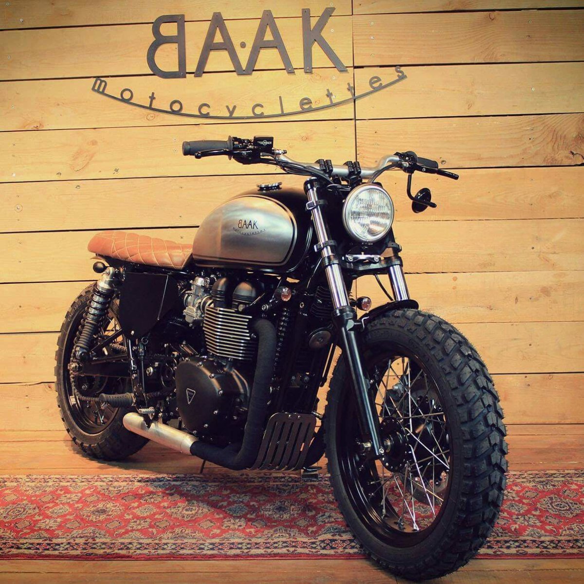 Triumph Bonneville t100 Cafe Racer