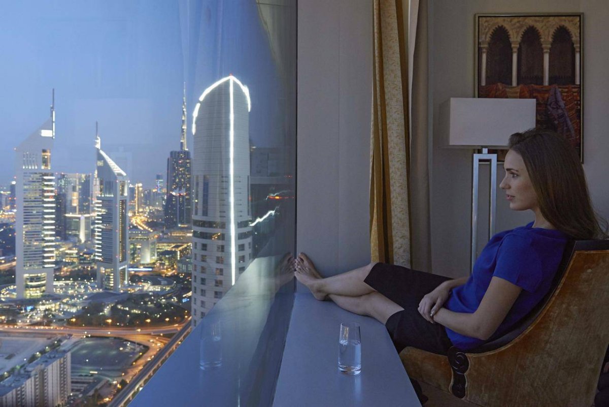 Вид ночной из отеля в Дубаи
