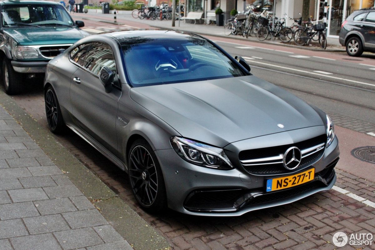 Mercedes c63 AMG серый