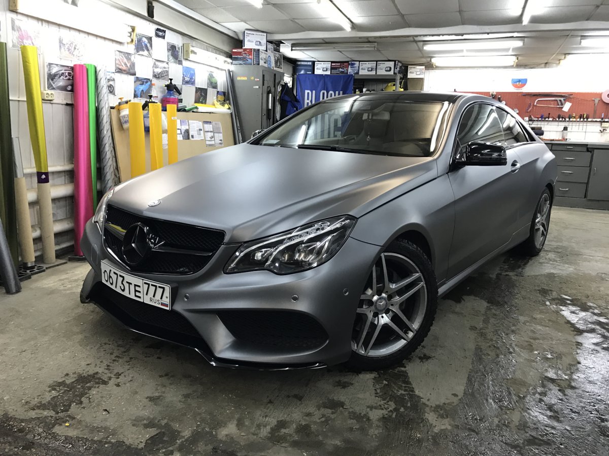 Мерседес е200 купе черный матовый