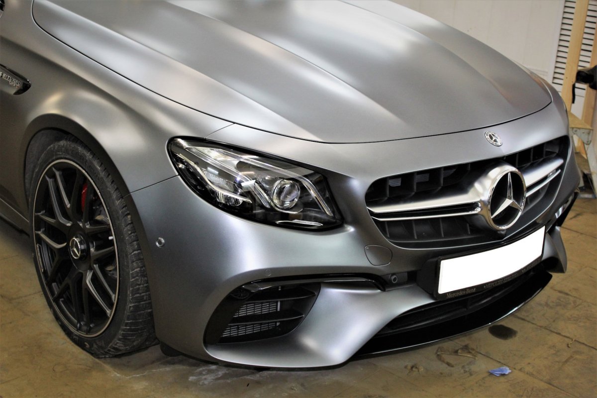 Мерседес Бенц серый матовый е 53