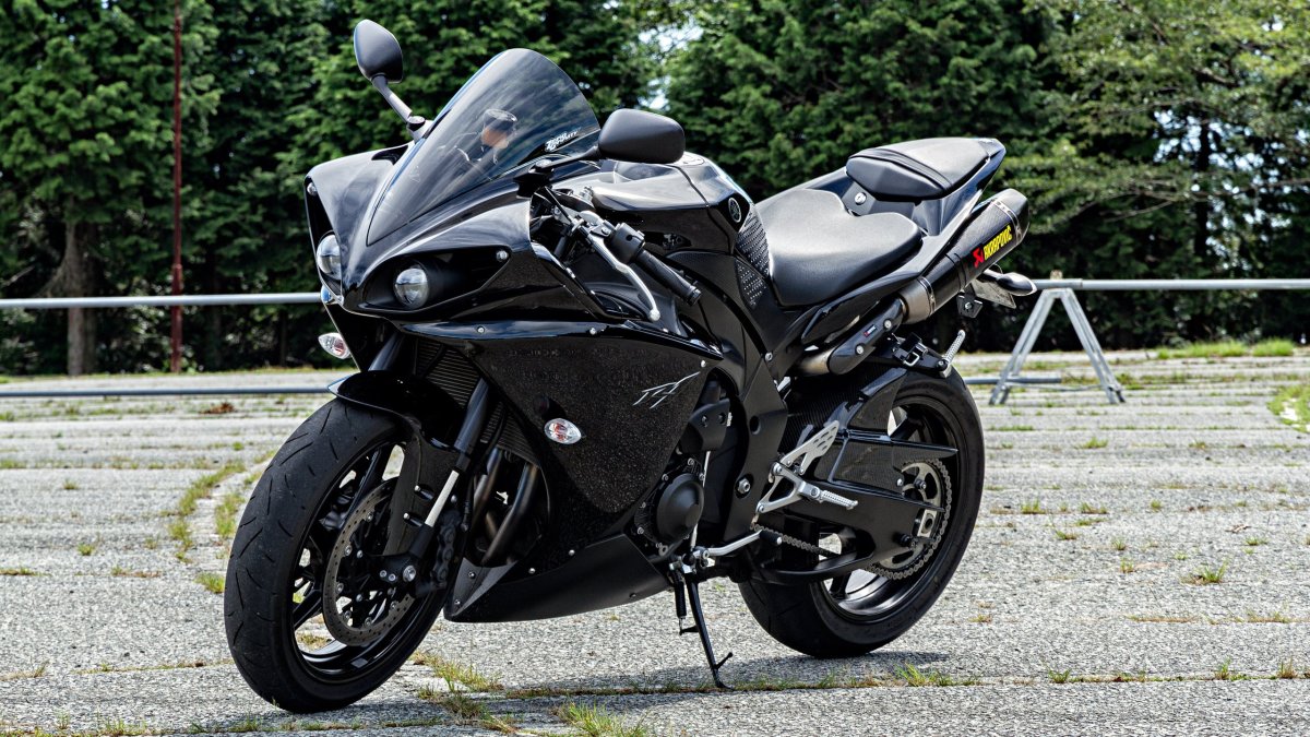 Yamaha YZF r1 Black