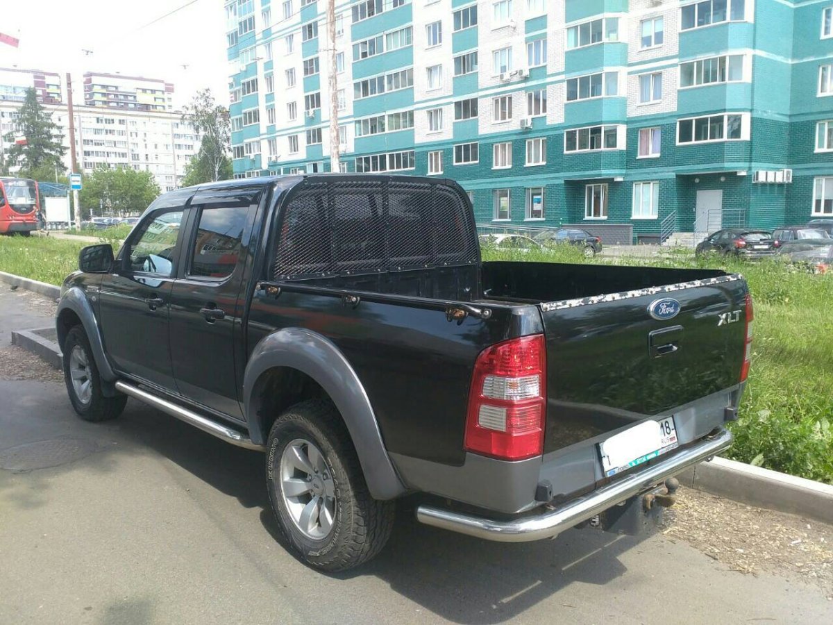 Джип сзади с кузовом