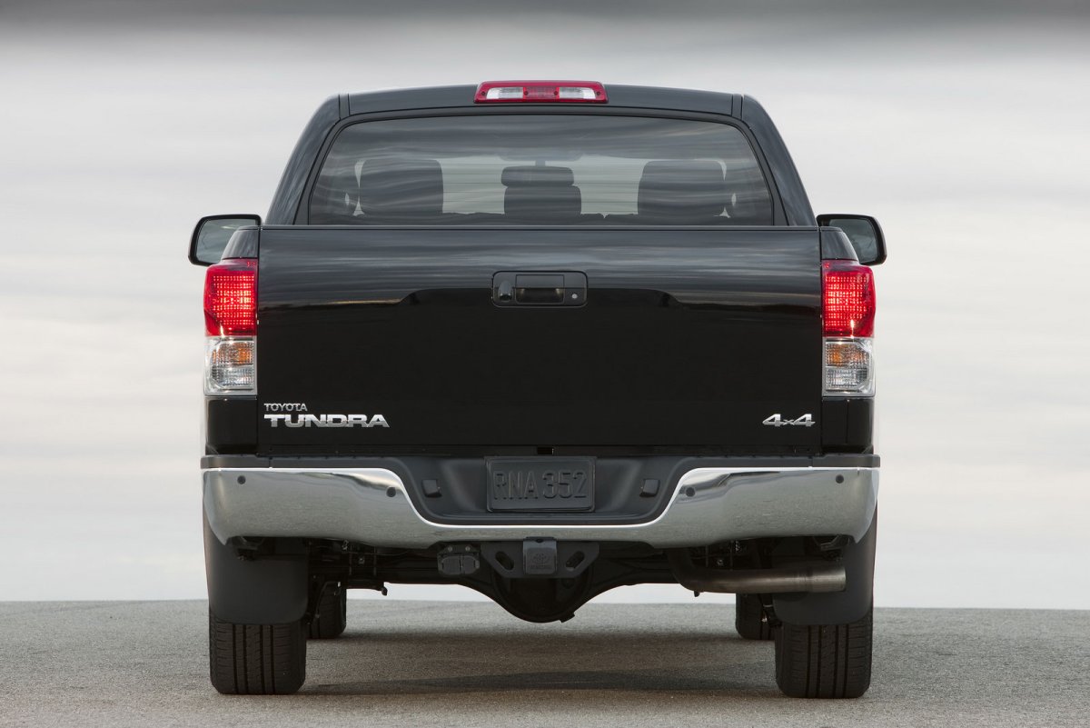 Toyota Tundra 2008 сзади