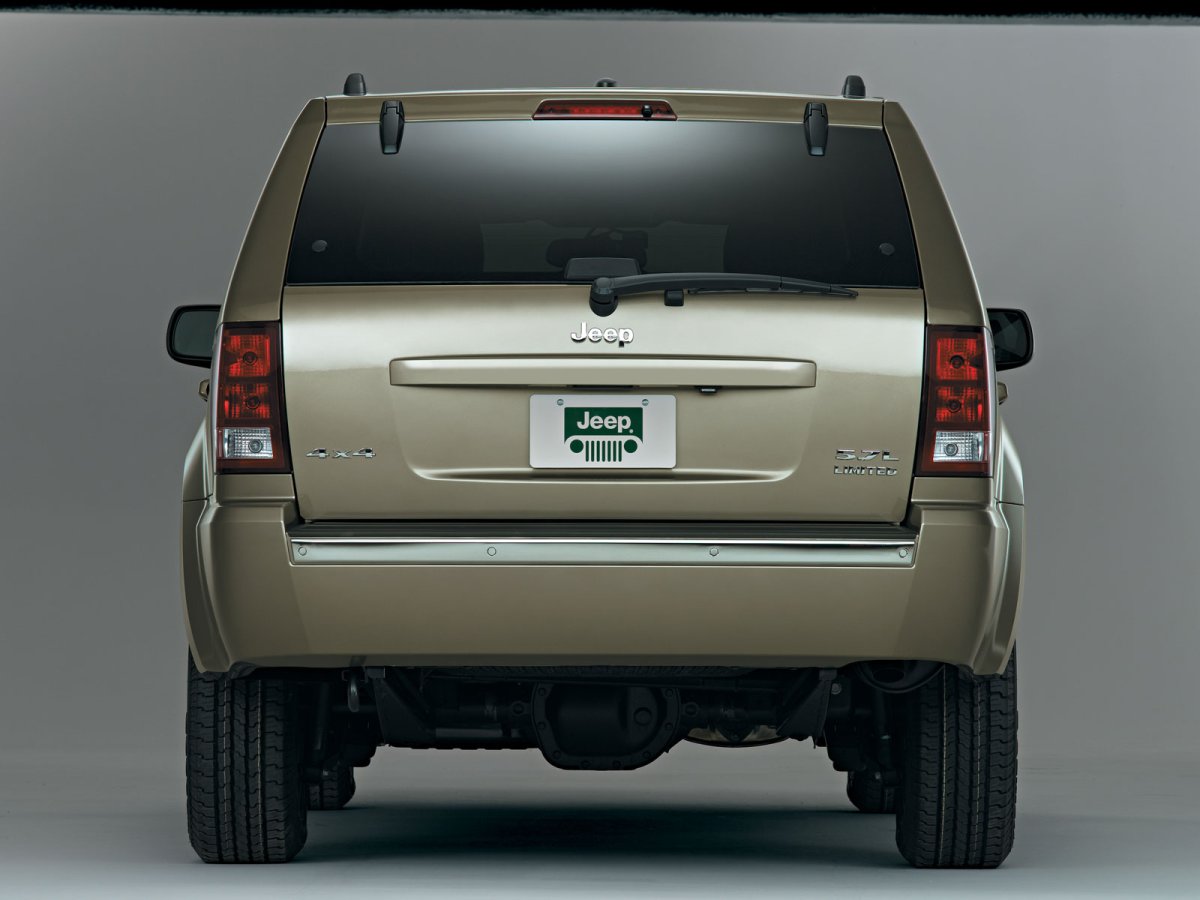 Jeep Grand Cherokee WK сзади