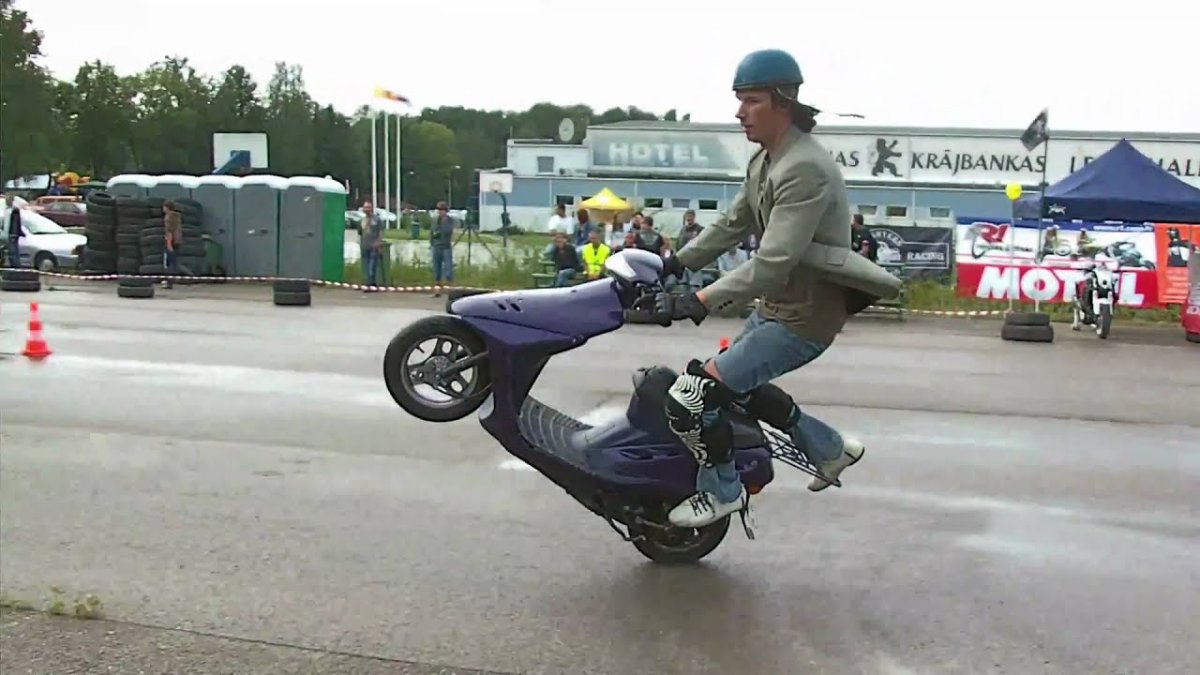 Скутер Honda Dio стант