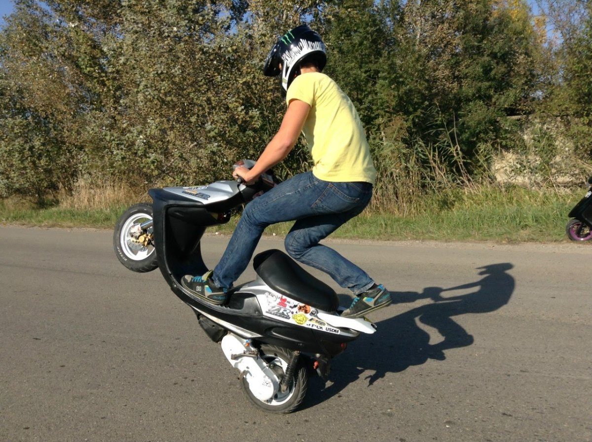 Honda Dio 27 Stunt