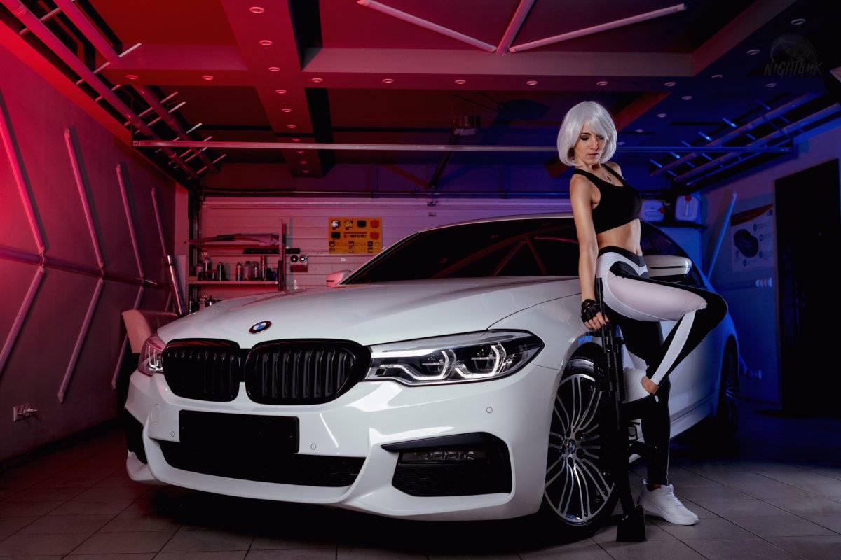 BMW g30 и девушка