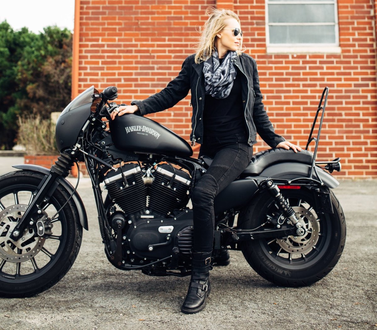 Harley Davidson Sportster 883 байкер