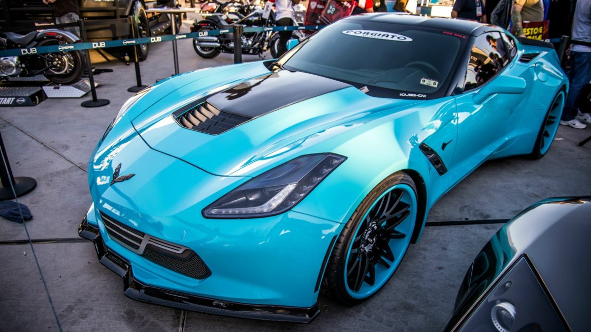 Chevrolet Corvette c7 бирюзой