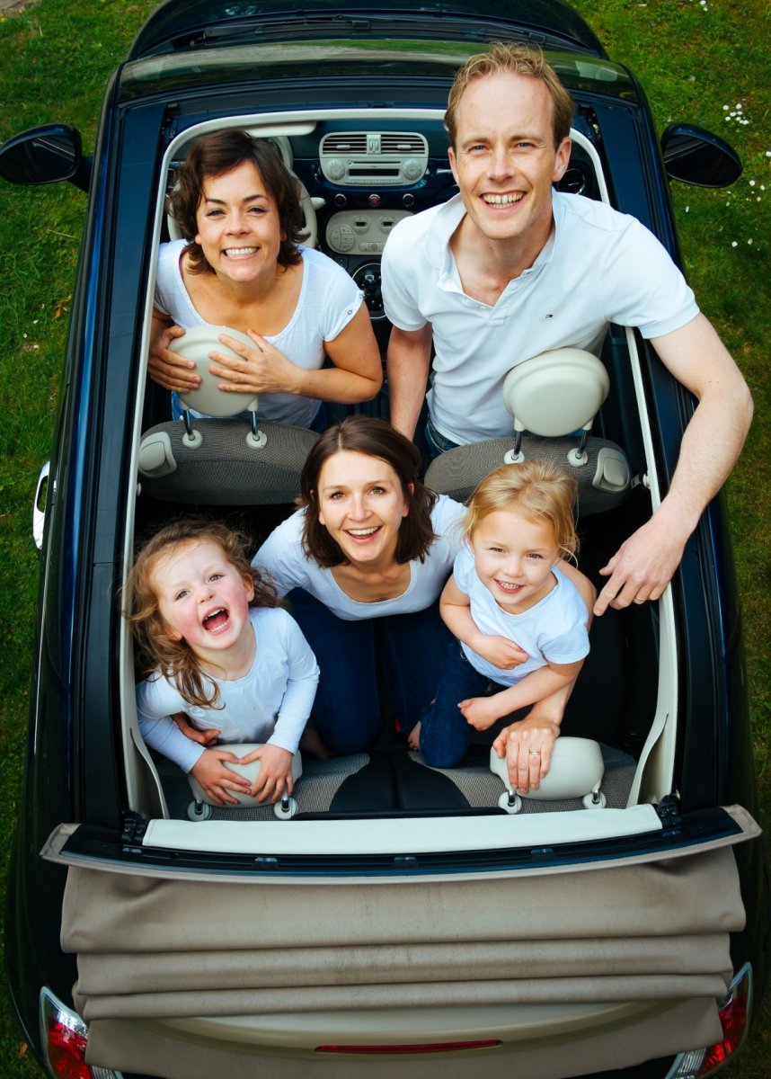 Семья в машине
