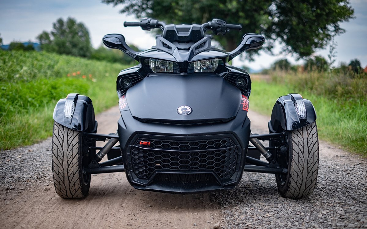 Трицикл can am Spyder f3