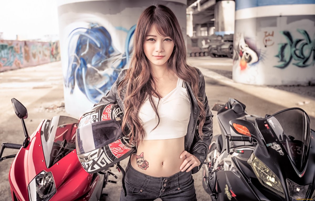 Азиатки на мотоциклах