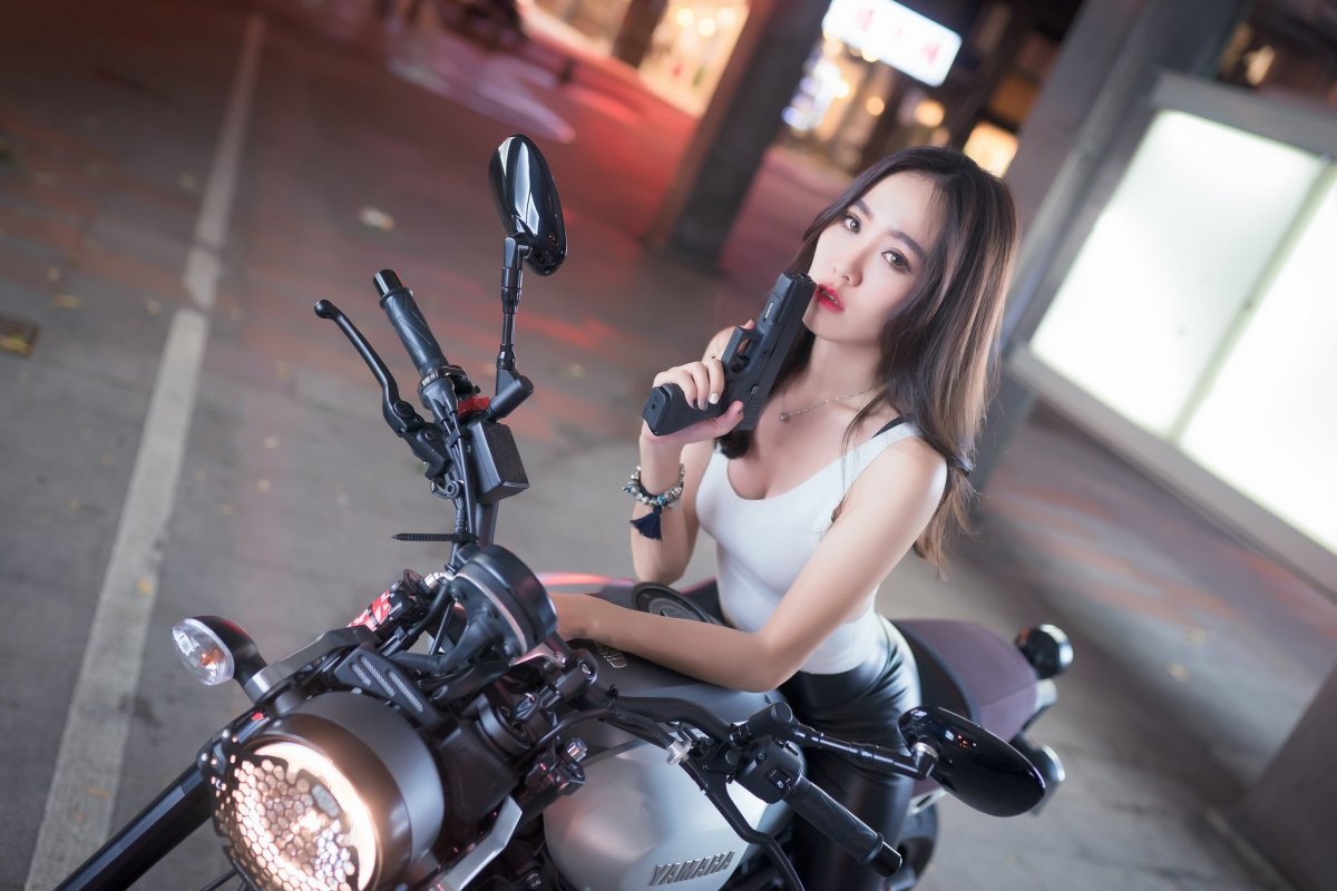 Азиатки на мотоциклах