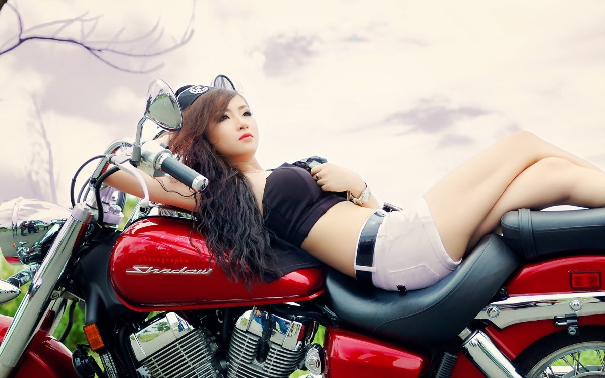 Японские девушки на мотоциклах