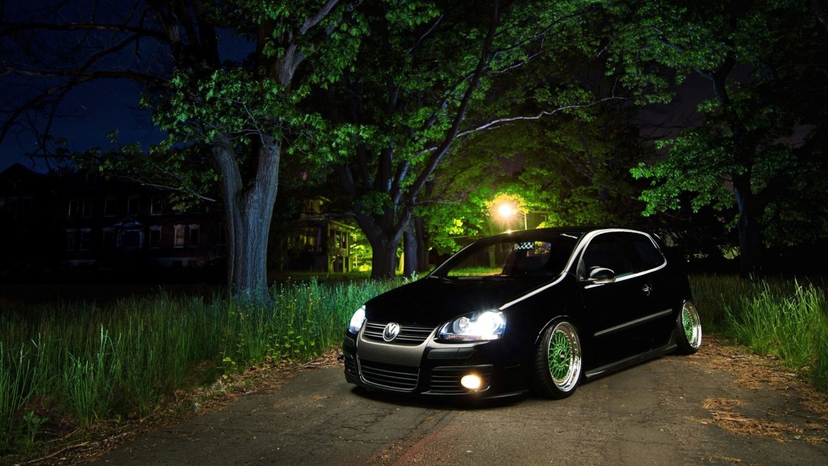 Volkswagen Golf 5 GTI ночью