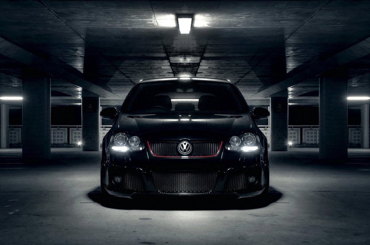 Volkswagen Golf 5 GTI ночью