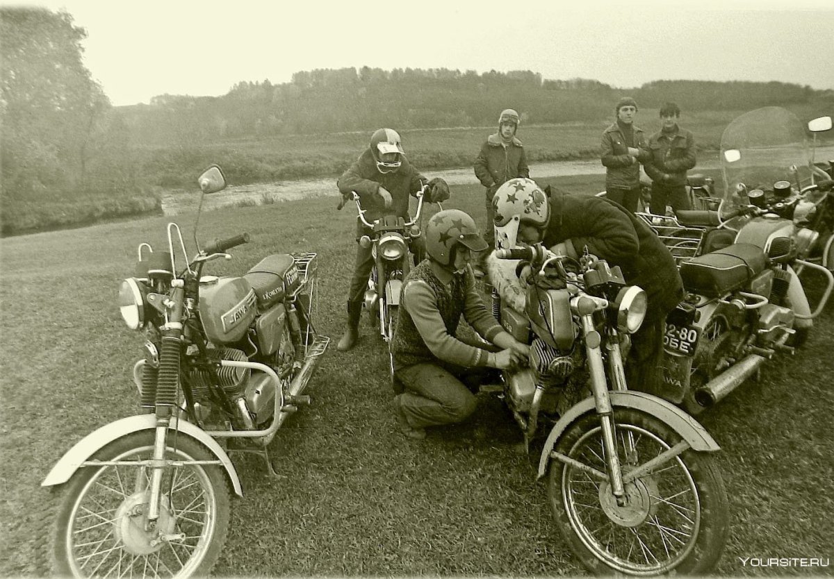 Мотоциклисты 70х СССР