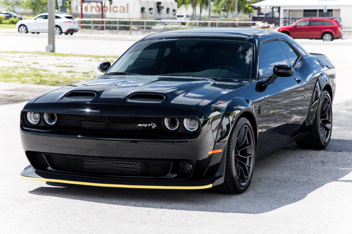 Dodge Challenger srt Hellcat 2021