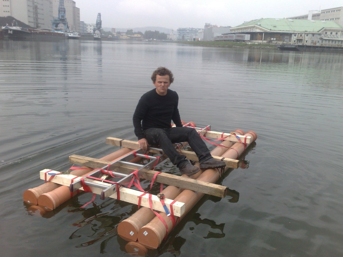 Плавсредства из пластиковых труб