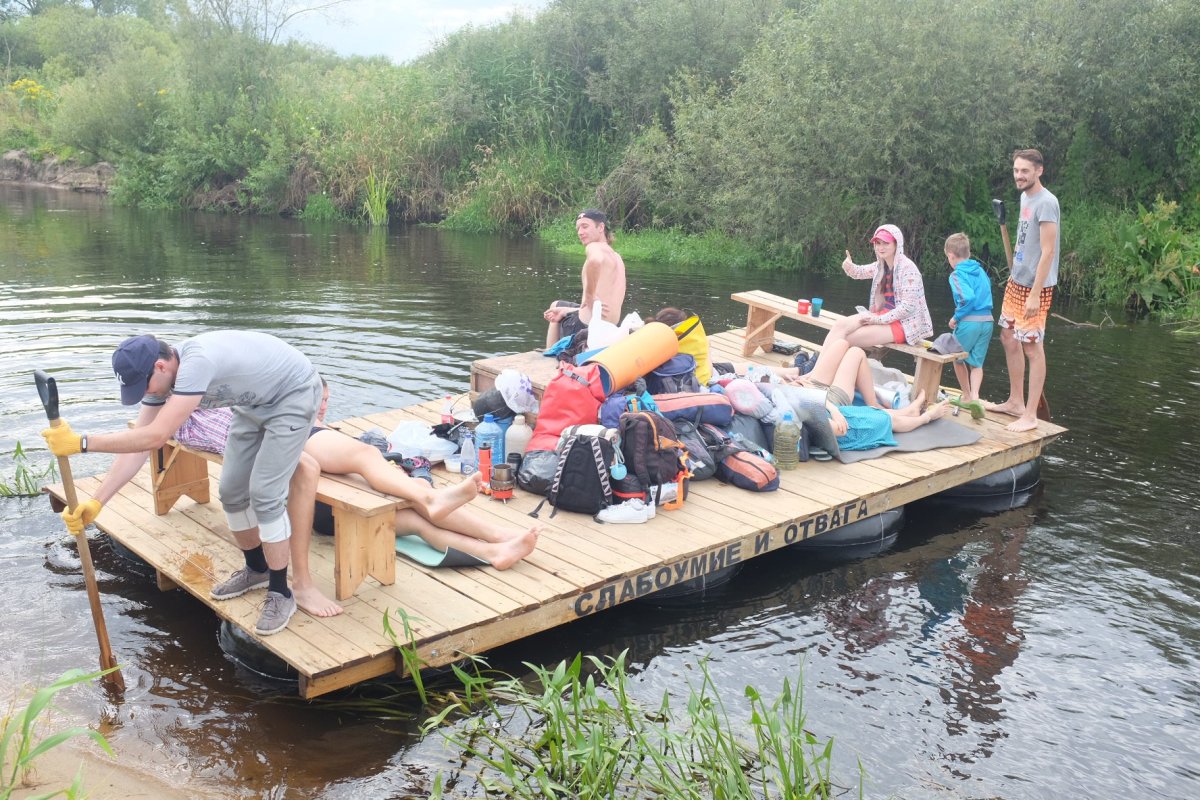 Плот для сплава по реке