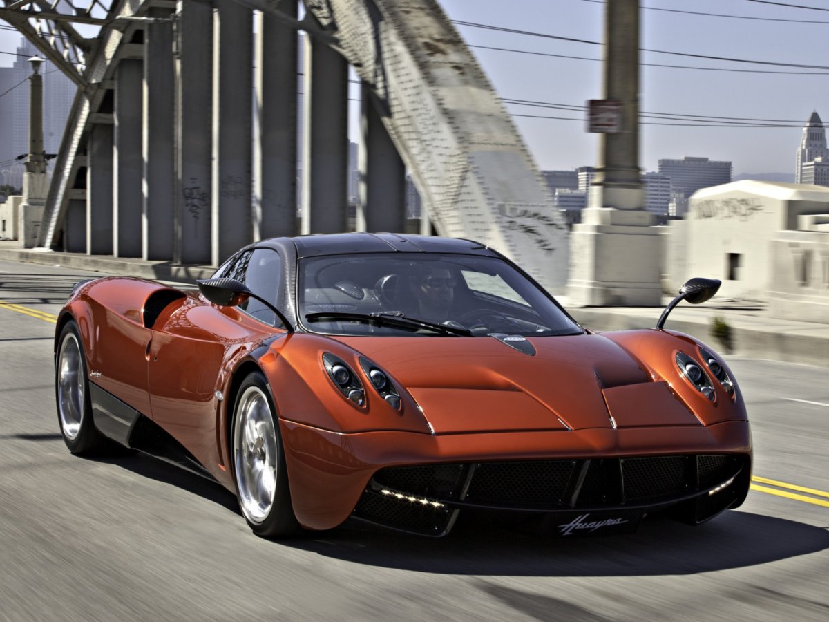 Машина Pagani Huayra