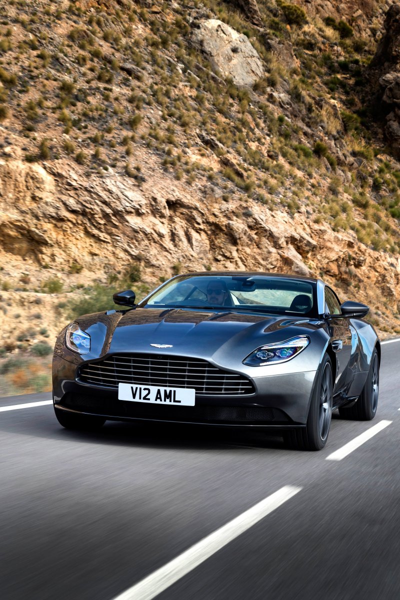 Aston Martin db11 2017