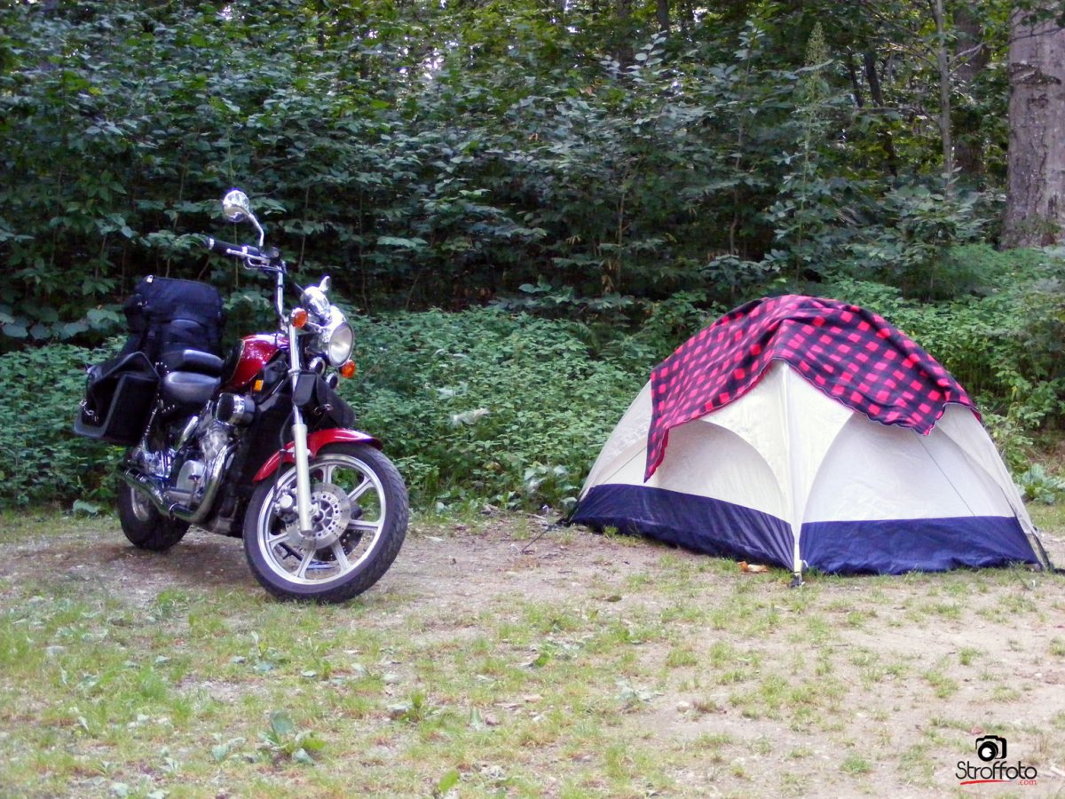 Мотоцикл палатка лес