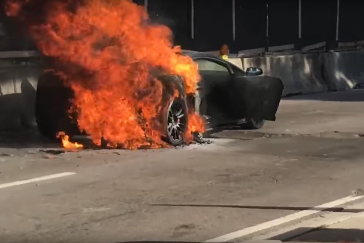 Lamborghini Huracan горит