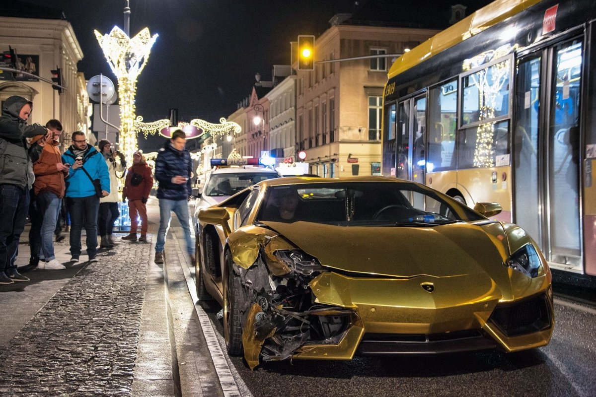 Lamborghini авентадор разбитой