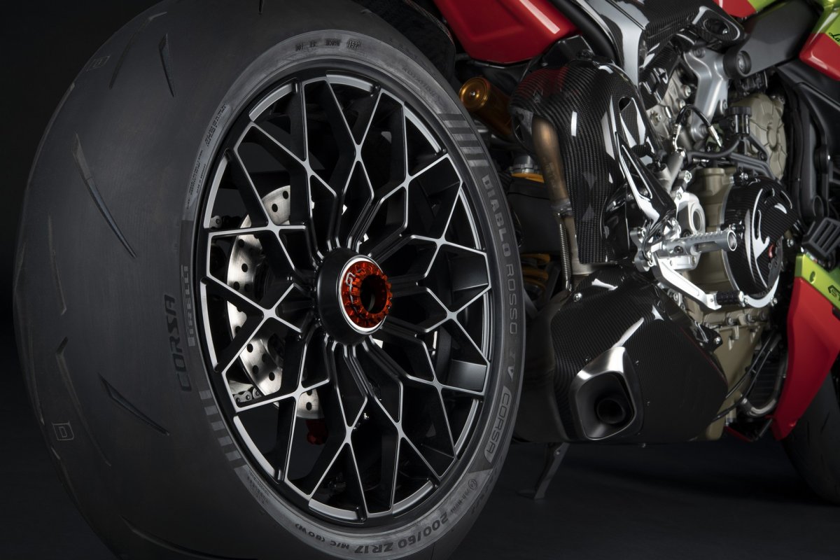 Ducati Streetfighter v4