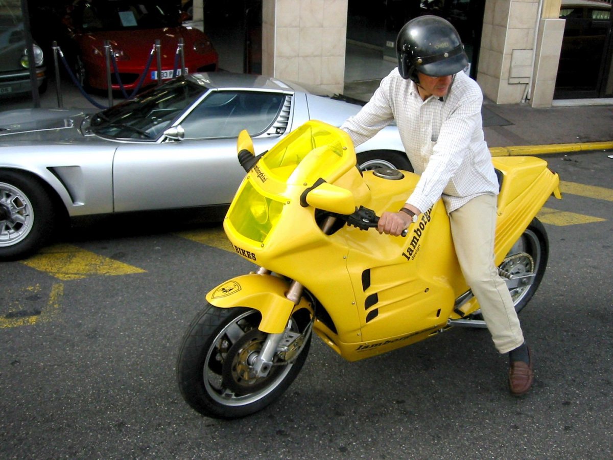 Мотоцикл Lamborghini v4 1000 caramelo