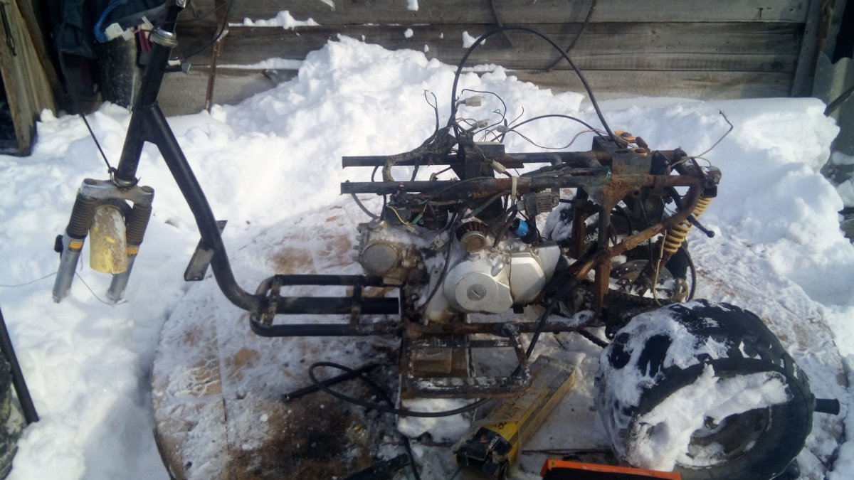 Муравей с мотором от Урала