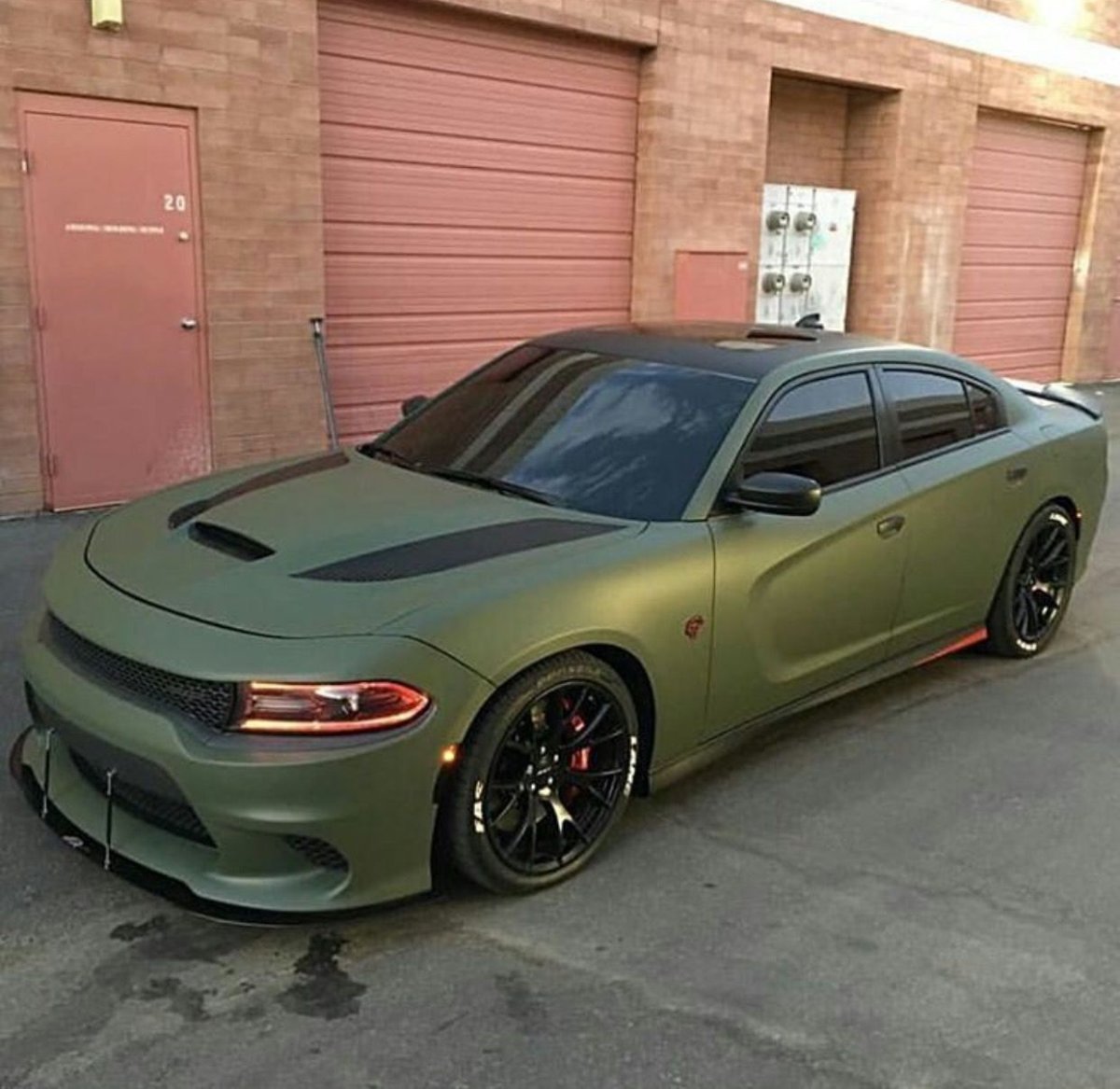 Dodge Challenger хаки