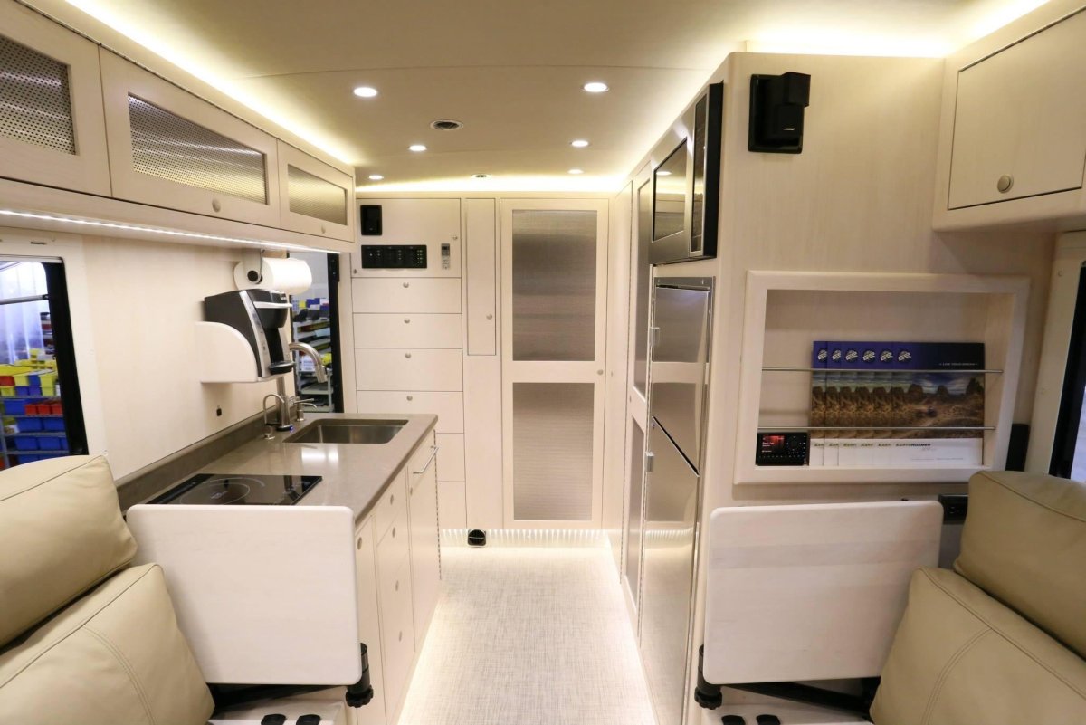 Фургона "EARTHROAMER XV-LTI 026 Camper"