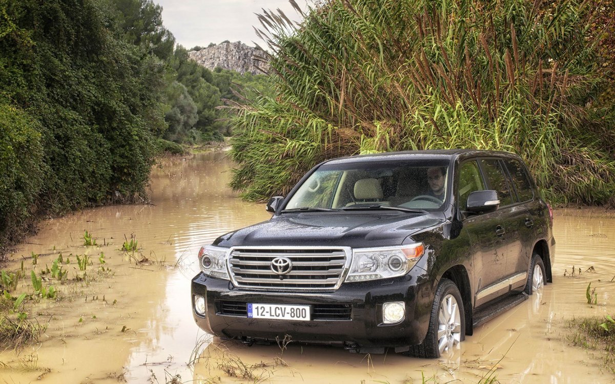 Toyota Land Cruiser 2012