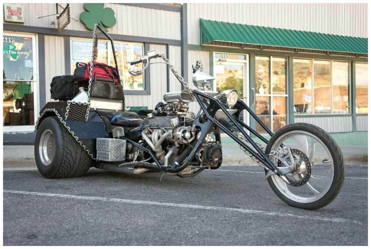 Трёхколёсный байкерский мотоцикл
