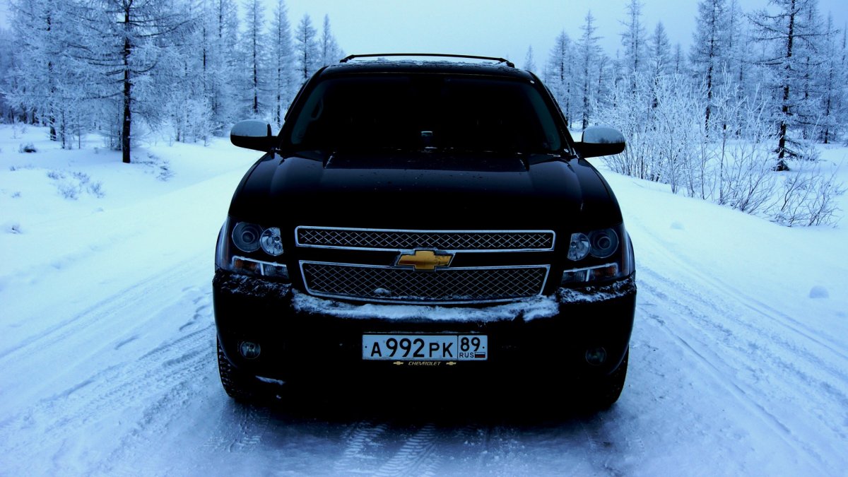 Chevrolet Tahoe gmt900 черный зима
