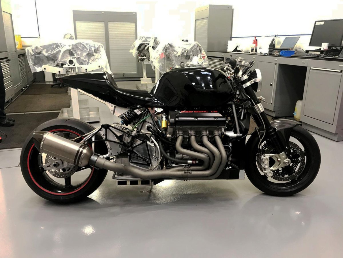 Мотоцикл BMW v8